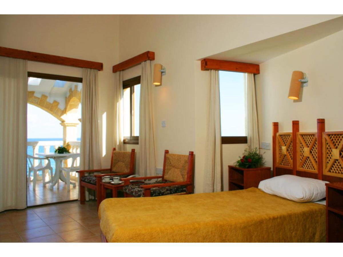 Topset Hotel Kyrenia  Bagian luar foto